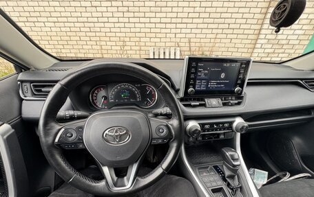 Toyota RAV4, 2021 год, 2 650 000 рублей, 6 фотография
