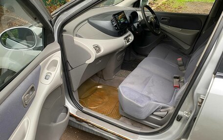 Nissan Tino, 2002 год, 305 000 рублей, 7 фотография