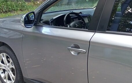 Mitsubishi Outlander III рестайлинг 3, 2012 год, 1 230 000 рублей, 10 фотография