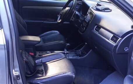 Mitsubishi Outlander III рестайлинг 3, 2012 год, 1 230 000 рублей, 17 фотография