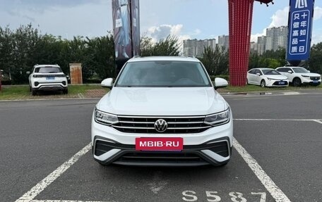 Volkswagen Tiguan II, 2023 год, 2 570 000 рублей, 2 фотография