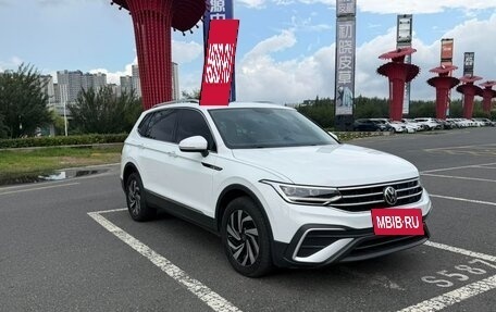 Volkswagen Tiguan II, 2023 год, 2 570 000 рублей, 3 фотография