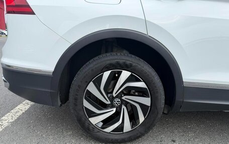 Volkswagen Tiguan II, 2023 год, 2 570 000 рублей, 19 фотография