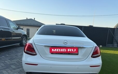 Mercedes-Benz E-Класс, 2016 год, 3 200 000 рублей, 24 фотография