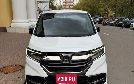 Honda Stepwgn IV, 2018 год, 2 650 000 рублей, 2 фотография