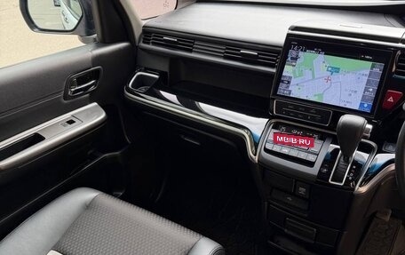 Honda Stepwgn IV, 2018 год, 2 650 000 рублей, 13 фотография