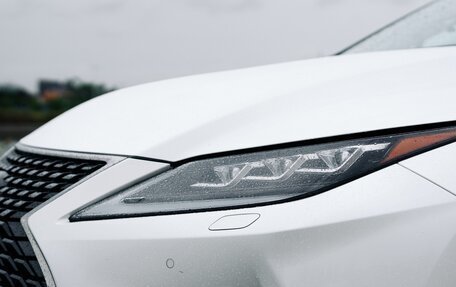 Lexus RX IV рестайлинг, 2021 год, 5 600 000 рублей, 4 фотография