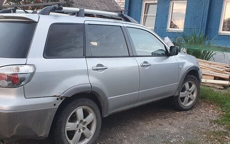 Mitsubishi Outlander III рестайлинг 3, 2004 год, 630 000 рублей, 3 фотография