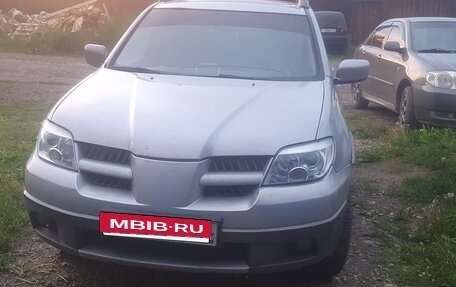 Mitsubishi Outlander III рестайлинг 3, 2004 год, 630 000 рублей, 8 фотография