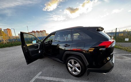 Toyota RAV4, 2021 год, 3 300 000 рублей, 8 фотография