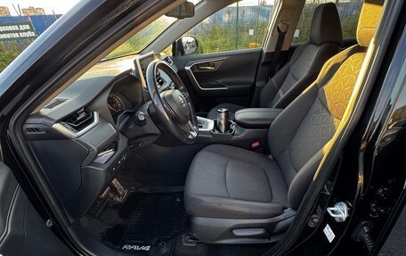 Toyota RAV4, 2021 год, 3 300 000 рублей, 6 фотография