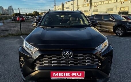 Toyota RAV4, 2021 год, 3 300 000 рублей, 2 фотография