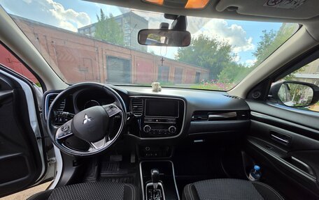 Mitsubishi Outlander III рестайлинг 3, 2018 год, 2 250 000 рублей, 8 фотография