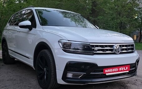 Volkswagen Tiguan II, 2018 год, 2 300 000 рублей, 2 фотография