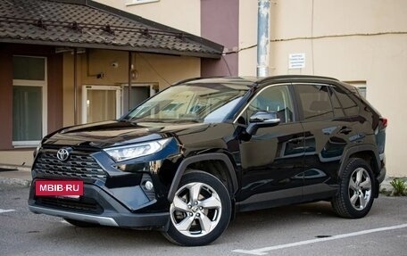 Toyota RAV4, 2020 год, 2 600 000 рублей, 3 фотография
