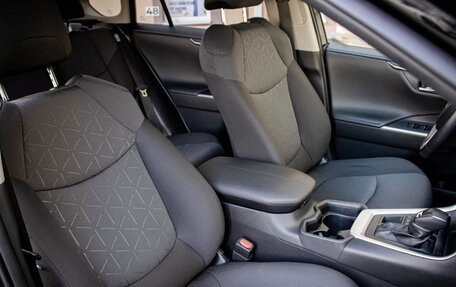 Toyota RAV4, 2020 год, 2 600 000 рублей, 5 фотография