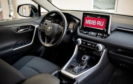 Toyota RAV4, 2020 год, 2 600 000 рублей, 4 фотография