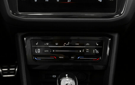 Volkswagen Tiguan II, 2021 год, 3 050 000 рублей, 24 фотография