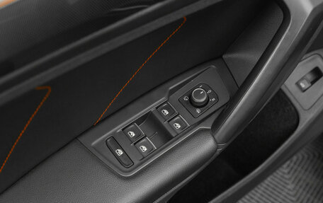 Volkswagen Tiguan II, 2021 год, 3 050 000 рублей, 21 фотография
