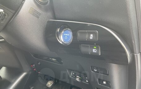 Toyota Prius, 2016 год, 1 700 000 рублей, 9 фотография