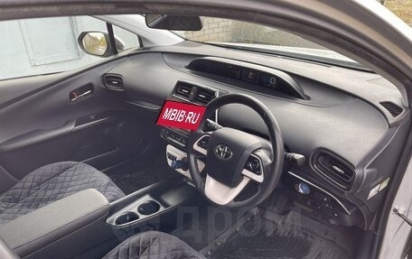 Toyota Prius, 2016 год, 1 700 000 рублей, 10 фотография