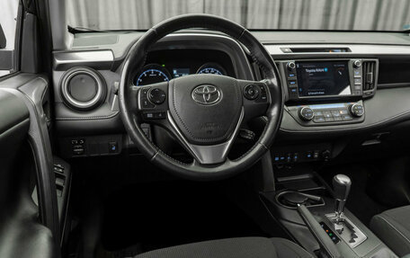 Toyota RAV4, 2017 год, 2 900 000 рублей, 7 фотография