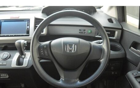 Honda Freed I, 2016 год, 1 050 000 рублей, 13 фотография