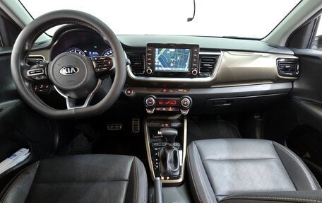 KIA Stonic, 2018 год, 1 300 000 рублей, 5 фотография