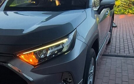 Toyota RAV4, 2019 год, 2 800 000 рублей, 4 фотография