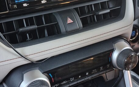 Toyota RAV4, 2019 год, 2 800 000 рублей, 10 фотография