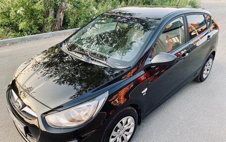 Hyundai Solaris II рестайлинг, 2011 год, 740 000 рублей, 2 фотография