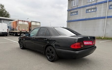 Mercedes-Benz E-Класс, 1998 год, 435 000 рублей, 3 фотография
