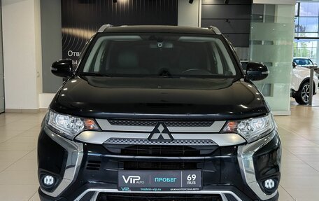 Mitsubishi Outlander III рестайлинг 3, 2019 год, 1 950 000 рублей, 2 фотография