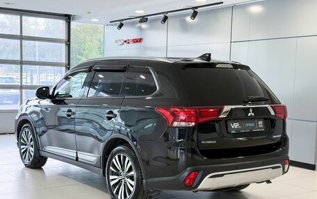Mitsubishi Outlander III рестайлинг 3, 2019 год, 1 950 000 рублей, 4 фотография