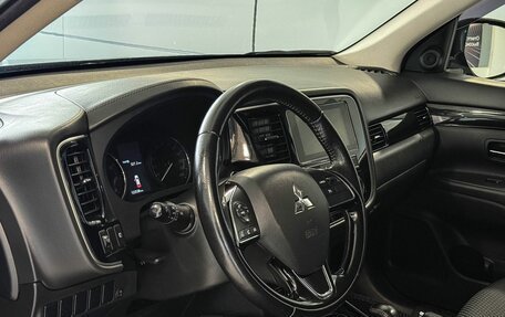 Mitsubishi Outlander III рестайлинг 3, 2019 год, 1 950 000 рублей, 8 фотография