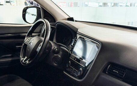 Mitsubishi Outlander III рестайлинг 3, 2019 год, 1 950 000 рублей, 9 фотография