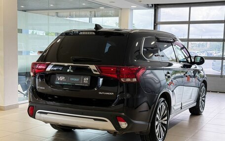 Mitsubishi Outlander III рестайлинг 3, 2019 год, 1 950 000 рублей, 6 фотография