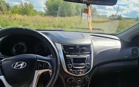 Hyundai Solaris II рестайлинг, 2011 год, 360 000 рублей, 4 фотография