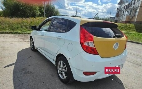 Hyundai Solaris II рестайлинг, 2011 год, 360 000 рублей, 3 фотография
