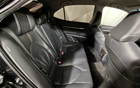 Toyota Camry, 2018 год, 2 099 000 рублей, 16 фотография