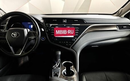 Toyota Camry, 2018 год, 2 099 000 рублей, 15 фотография