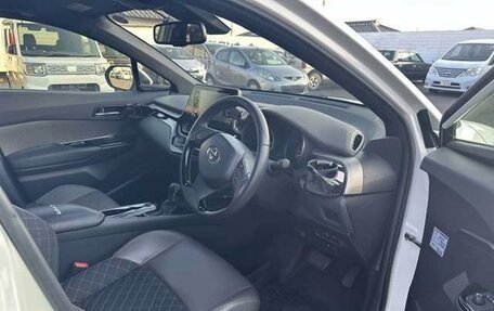 Toyota C-HR I рестайлинг, 2022 год, 1 627 000 рублей, 9 фотография