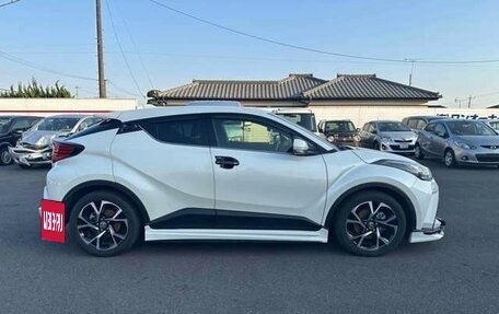 Toyota C-HR I рестайлинг, 2022 год, 1 627 000 рублей, 8 фотография