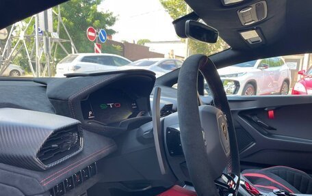 Lamborghini Huracán, 2023 год, 43 000 000 рублей, 19 фотография