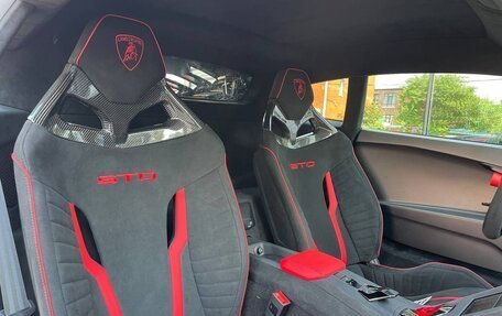 Lamborghini Huracán, 2023 год, 43 000 000 рублей, 18 фотография