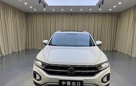 Volkswagen T-Roc I, 2023 год, 1 820 000 рублей, 2 фотография