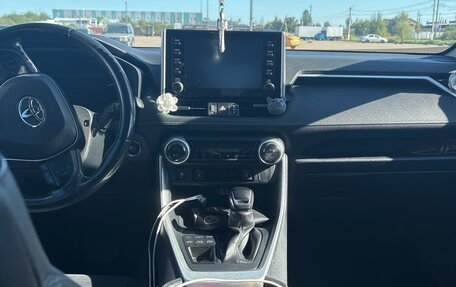 Toyota RAV4, 2021 год, 3 300 000 рублей, 6 фотография