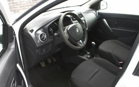 Renault Logan II, 2017 год, 580 000 рублей, 14 фотография