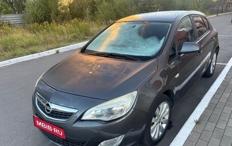 Opel Astra J, 2011 год, 650 000 рублей, 1 фотография