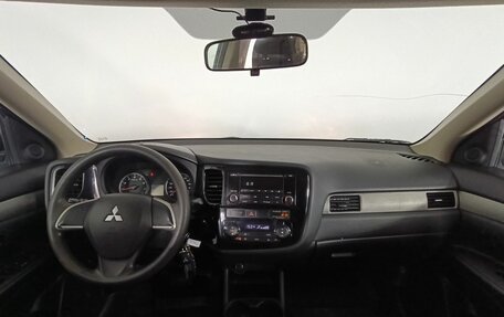 Mitsubishi Outlander III рестайлинг 3, 2012 год, 1 100 000 рублей, 11 фотография